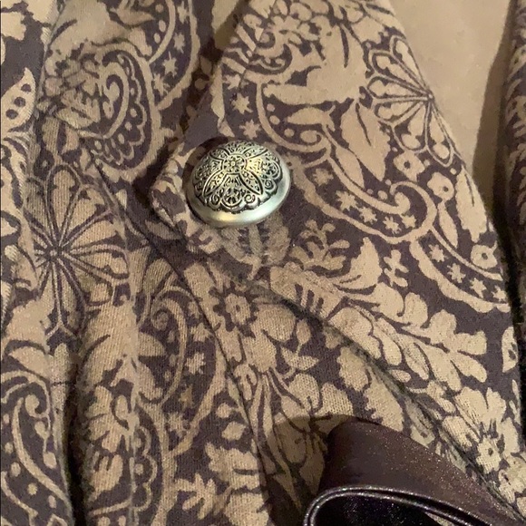 Brown best with vintage buttons - Picture 2 of 3